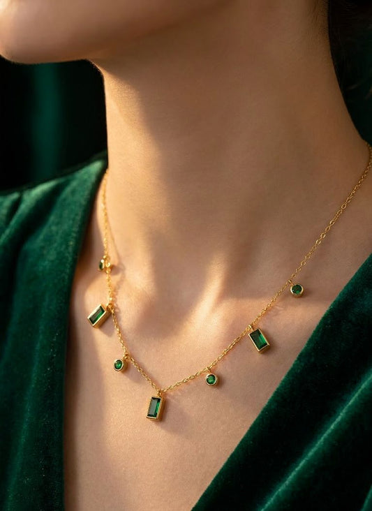 Emerald Regal Necklace ( Golden ) - HYZORA