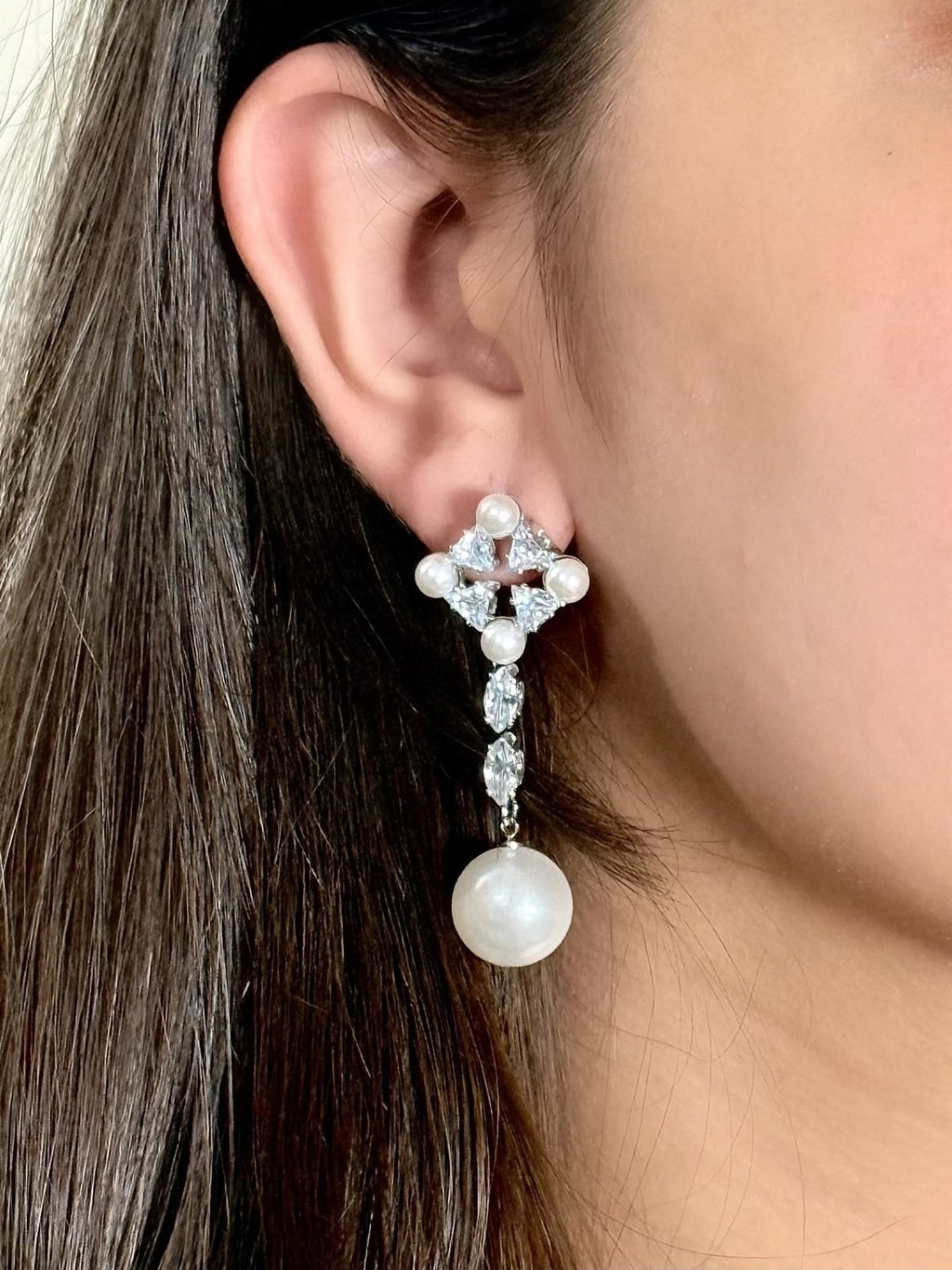 Serenade Pearls Earrings ( Silver )