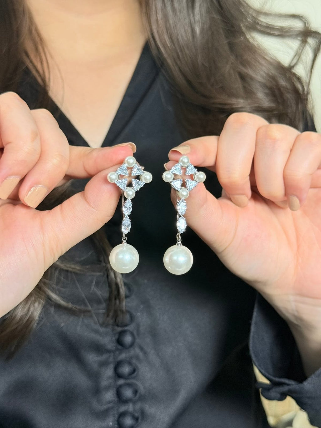 Serenade Pearls Earrings ( Silver )