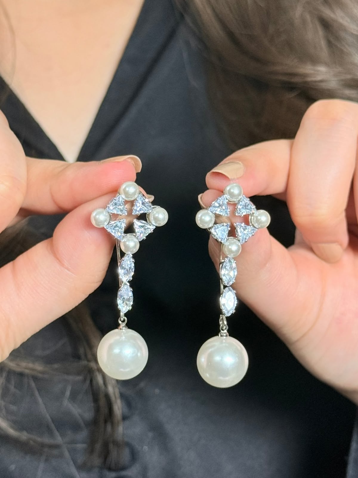 Serenade Pearls Earrings ( Silver )
