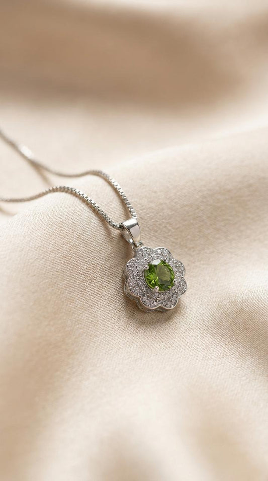 Emerald Bloom Necklace - HYZORA